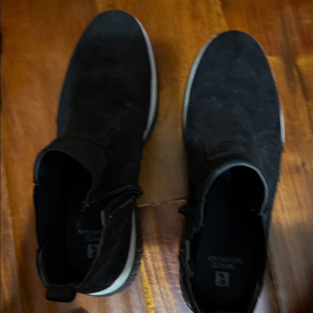 Black Slip-On Women’s Casual Shoes